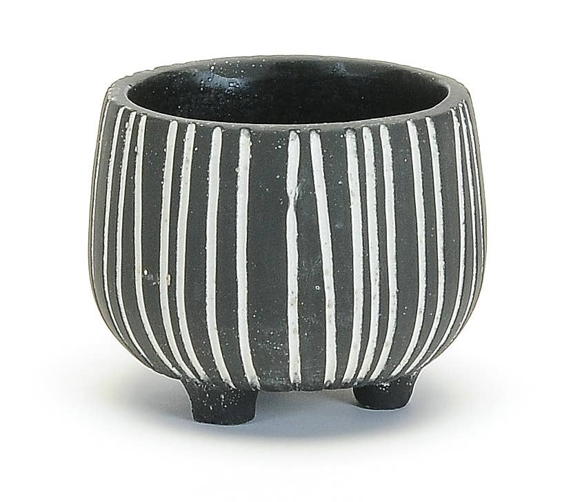 ROUND BLACK POT WITH FEET